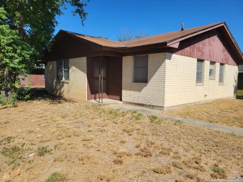 901 Coleman Street Poteet TX 78065