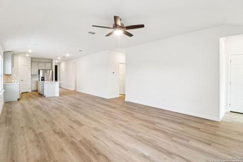 9634 Grand Via Boulevard Converse TX 78109