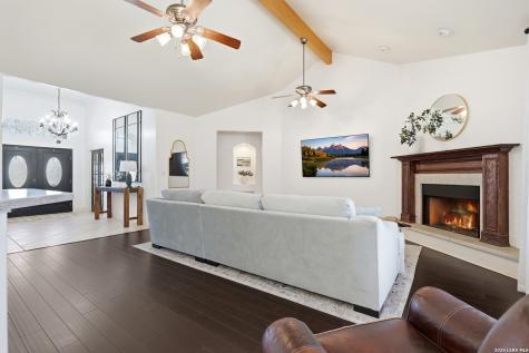 228 County Road 6864 Natalia TX 78059