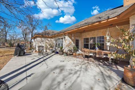 228 County Road 6864 Natalia TX 78059