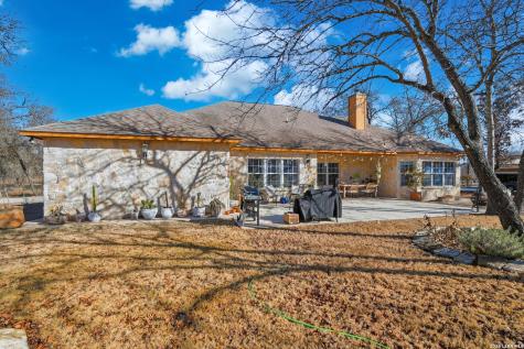 228 County Road 6864 Natalia TX 78059
