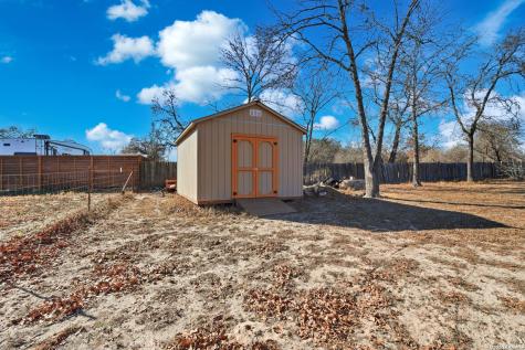 228 County Road 6864 Natalia TX 78059