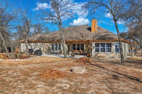 228 County Road 6864 Natalia TX 78059