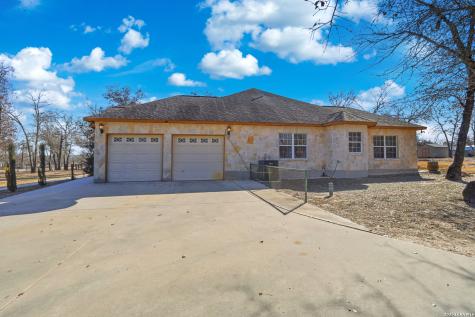 228 County Road 6864 Natalia TX 78059