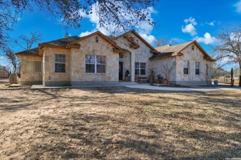 228 County Road 6864 Natalia TX 78059