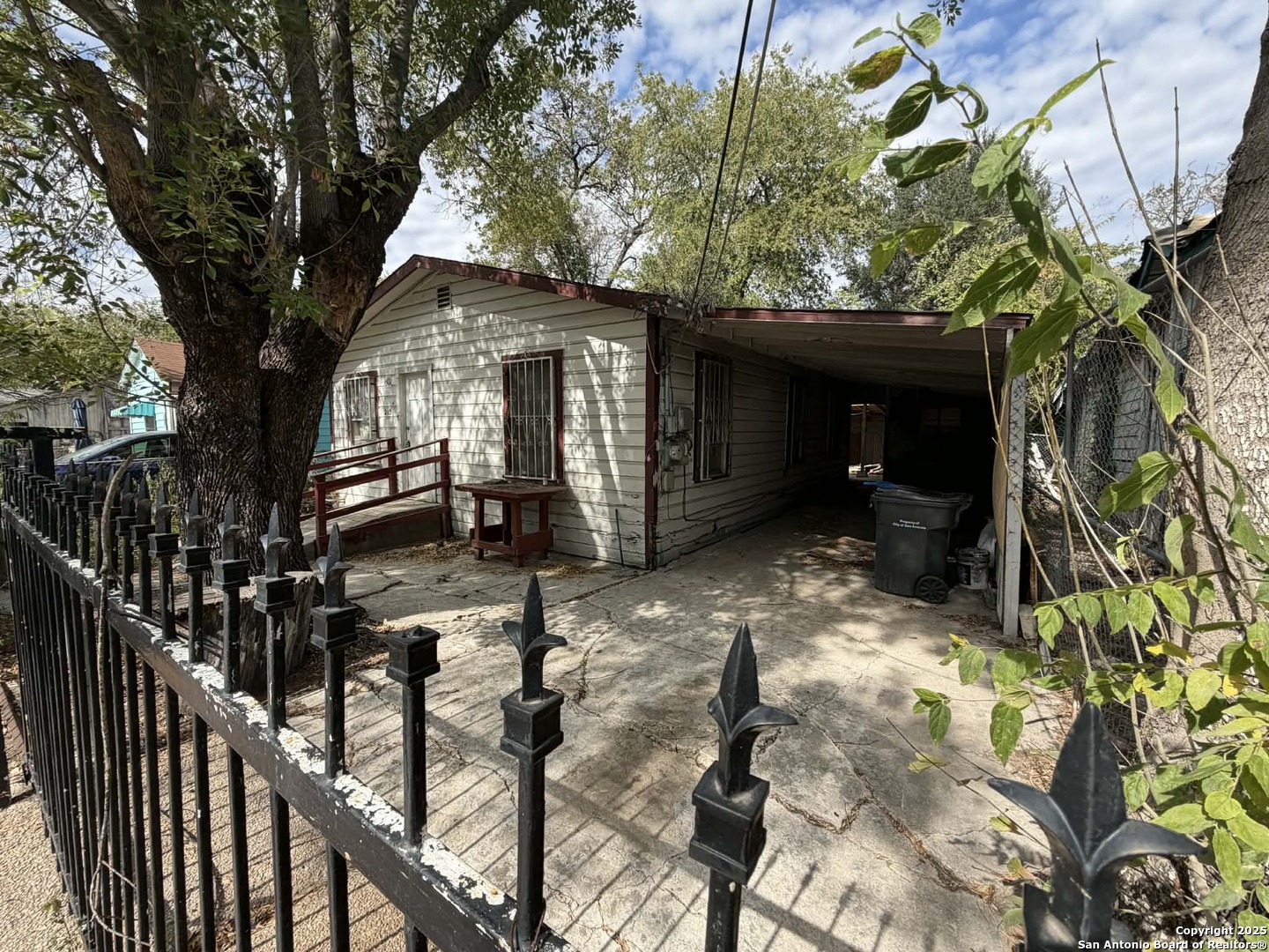 215 Monclova San Antonio TX 78207