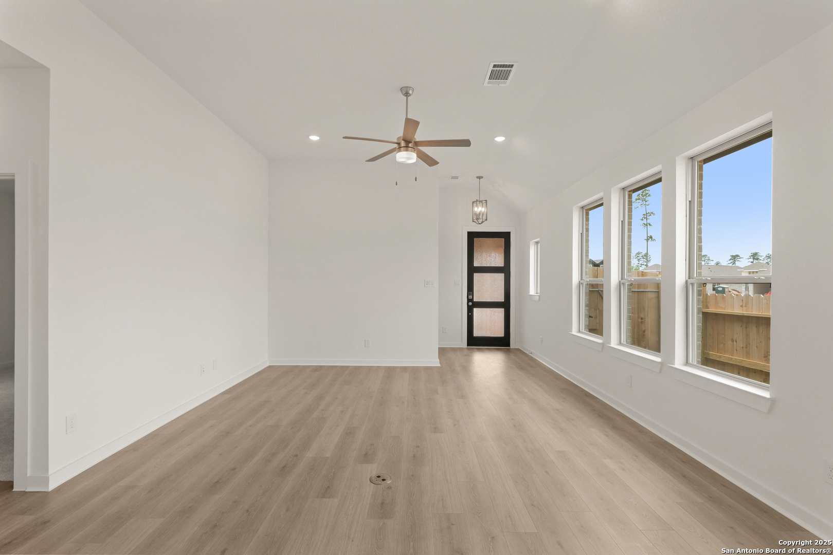 2215 Altiplano San Antonio TX 78245