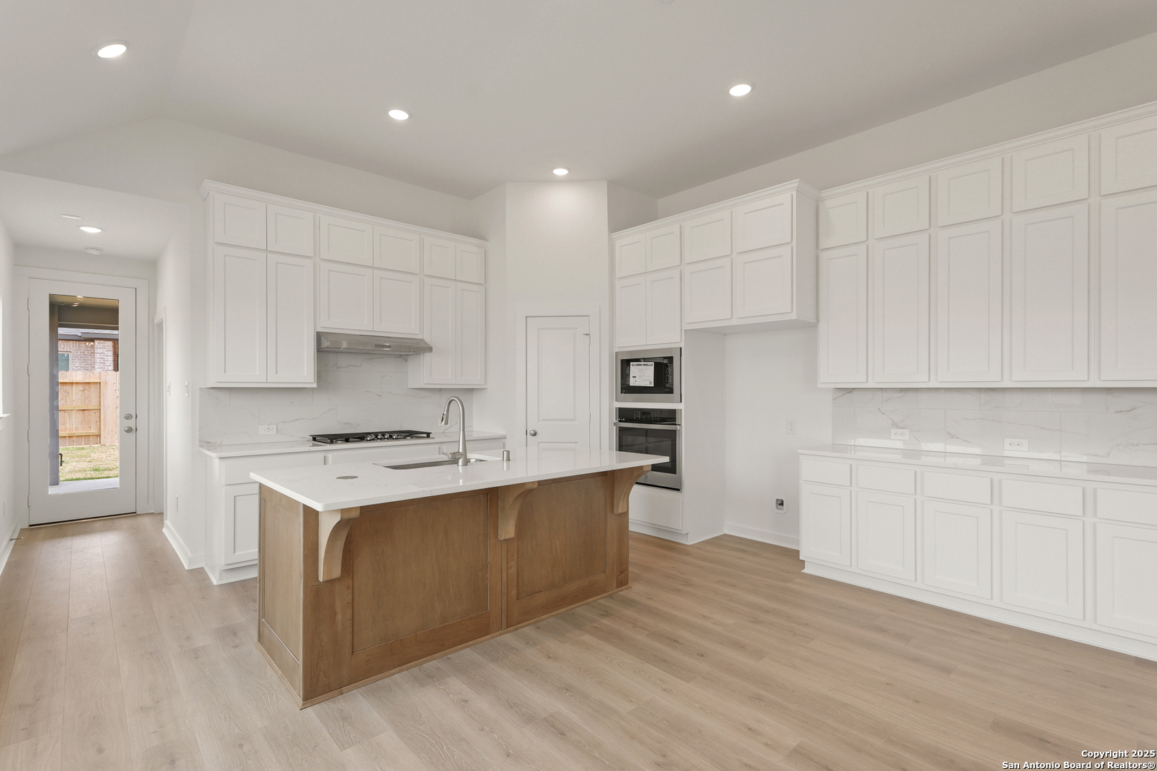 2215 Altiplano San Antonio TX 78245
