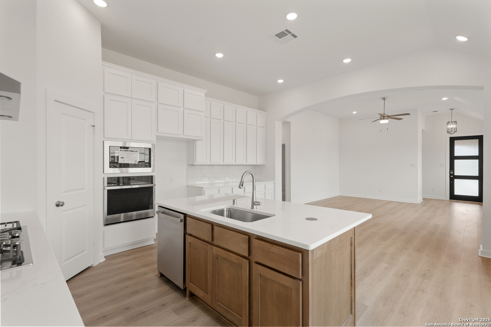2215 Altiplano San Antonio TX 78245