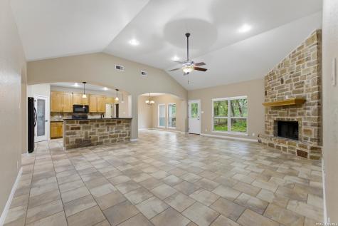 205 Sendera Crossing (1.4 Acres) La Vernia TX 78121