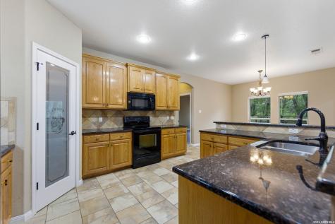 205 Sendera Crossing (1.4 Acres) La Vernia TX 78121