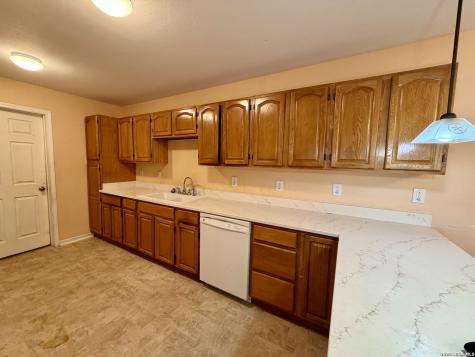 1550 County Road 300 Jourdanton TX 78026