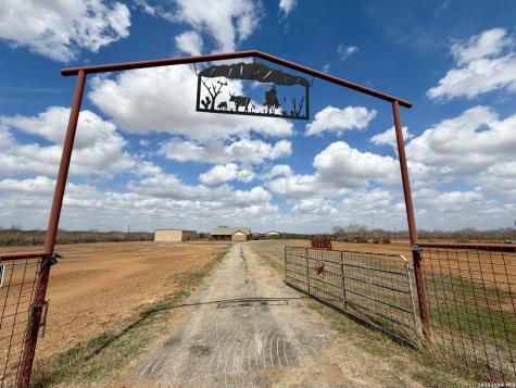 1550 County Road 300 Jourdanton TX 78026