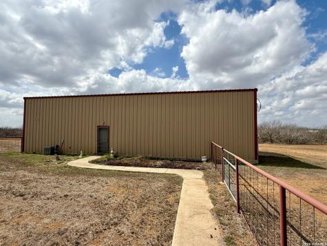 1550 County Road 300 Jourdanton TX 78026
