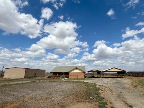 1550 County Road 300 Jourdanton TX 78026