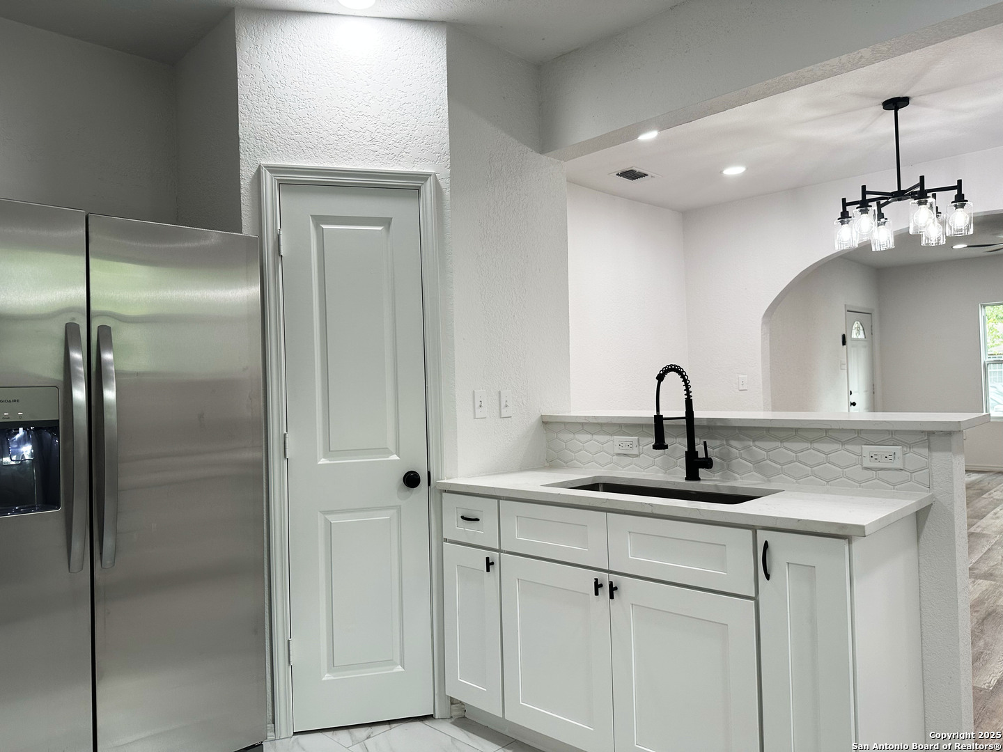 325 Robert E Lee San Antonio TX 78214