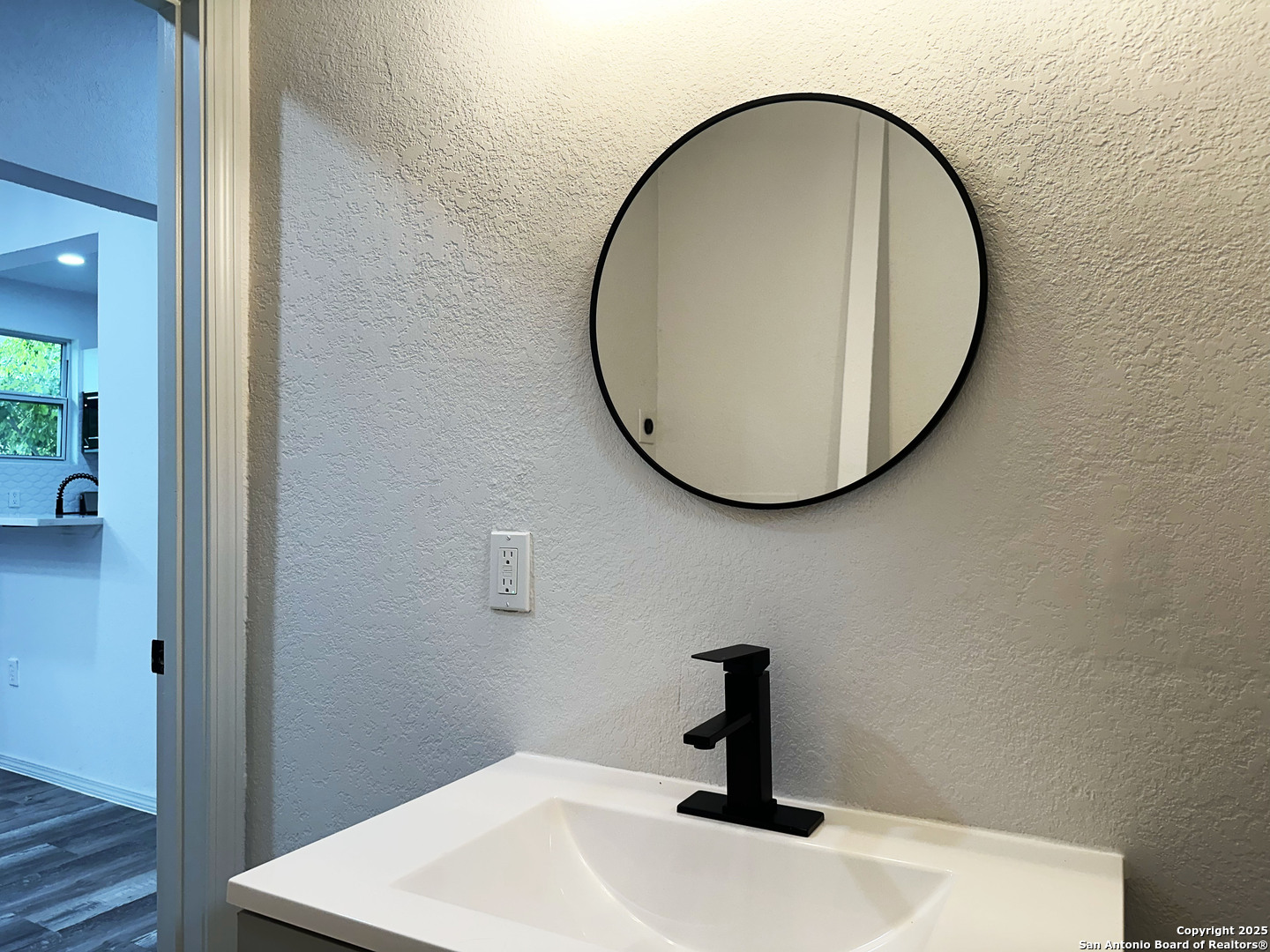 325 Robert E Lee San Antonio TX 78214