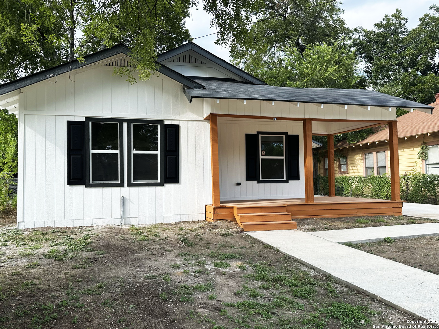 325 Robert E Lee San Antonio TX 78214
