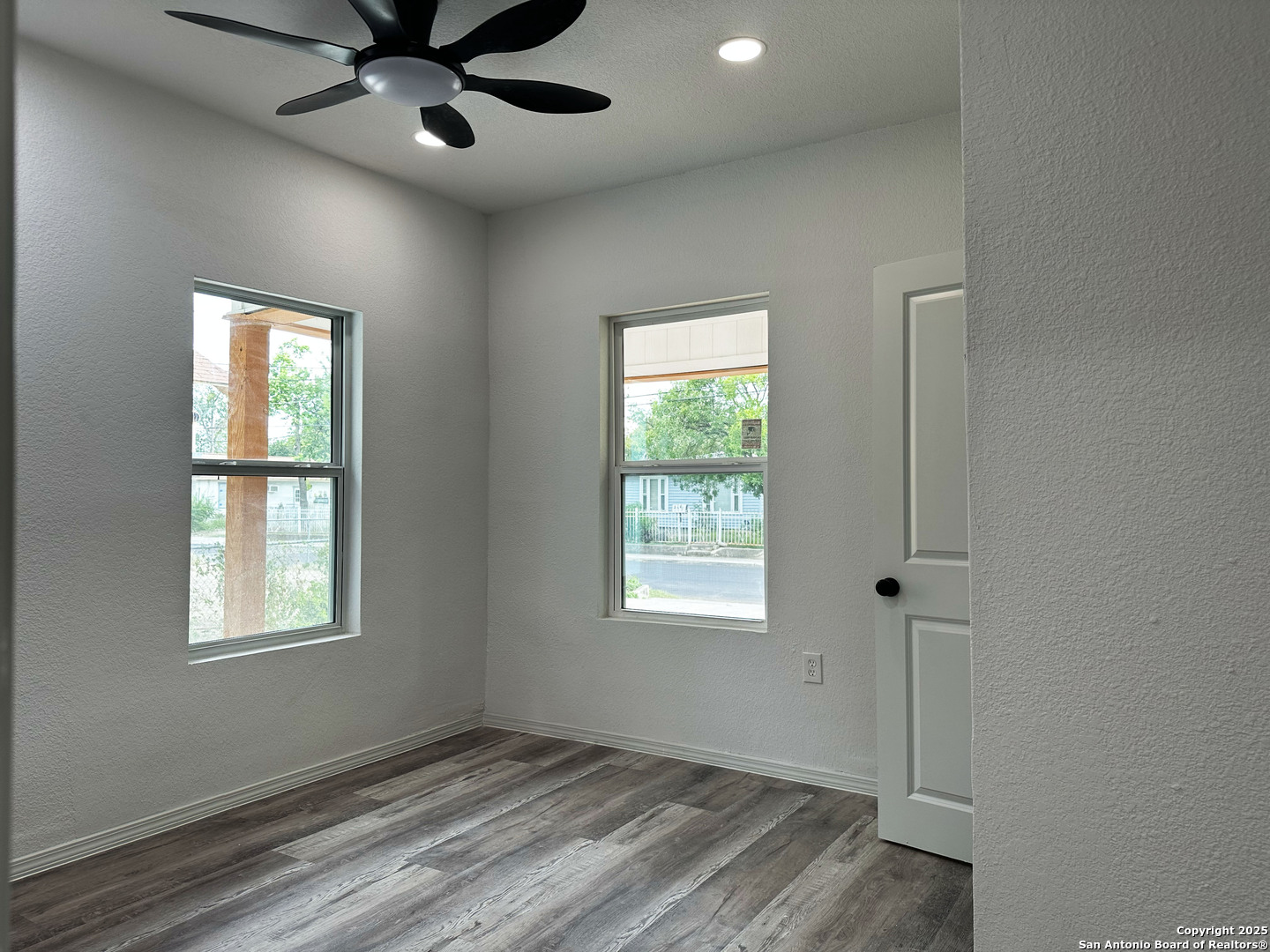 325 Robert E Lee San Antonio TX 78214