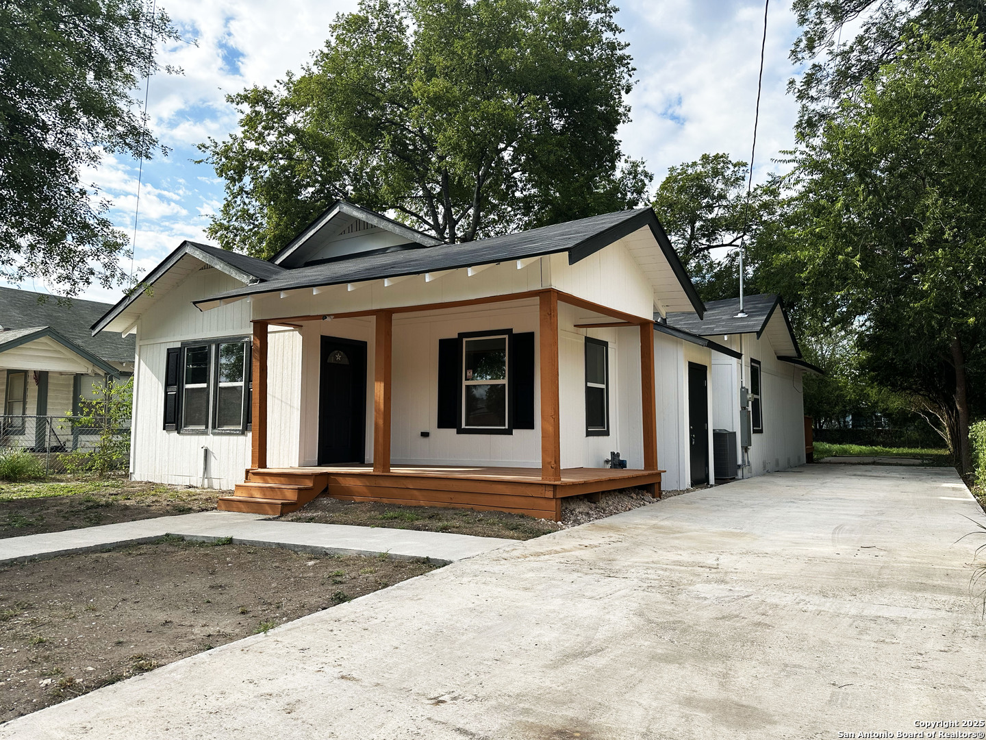 325 Robert E Lee San Antonio TX 78214