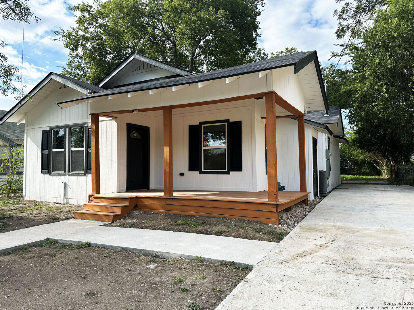 325 Robert E Lee San Antonio TX 78214