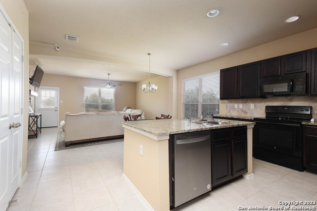 4943 Baloc Farm San Antonio TX 78244