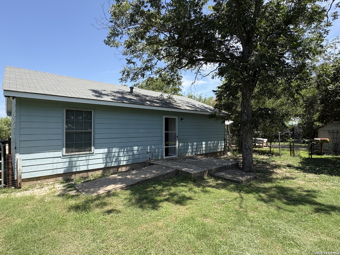 1304 Avenue D Hondo TX 78861