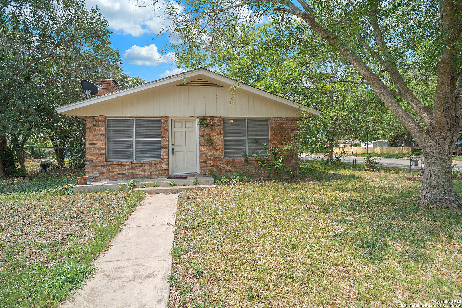 1209 25th Street Hondo TX 78861