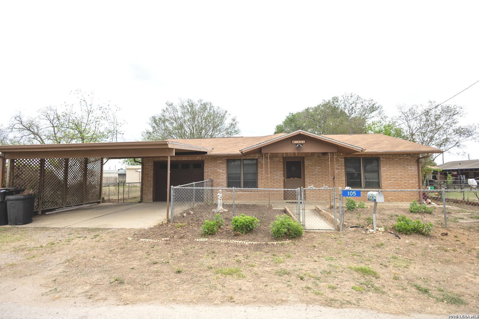 105 S Sayers Devine TX 78016