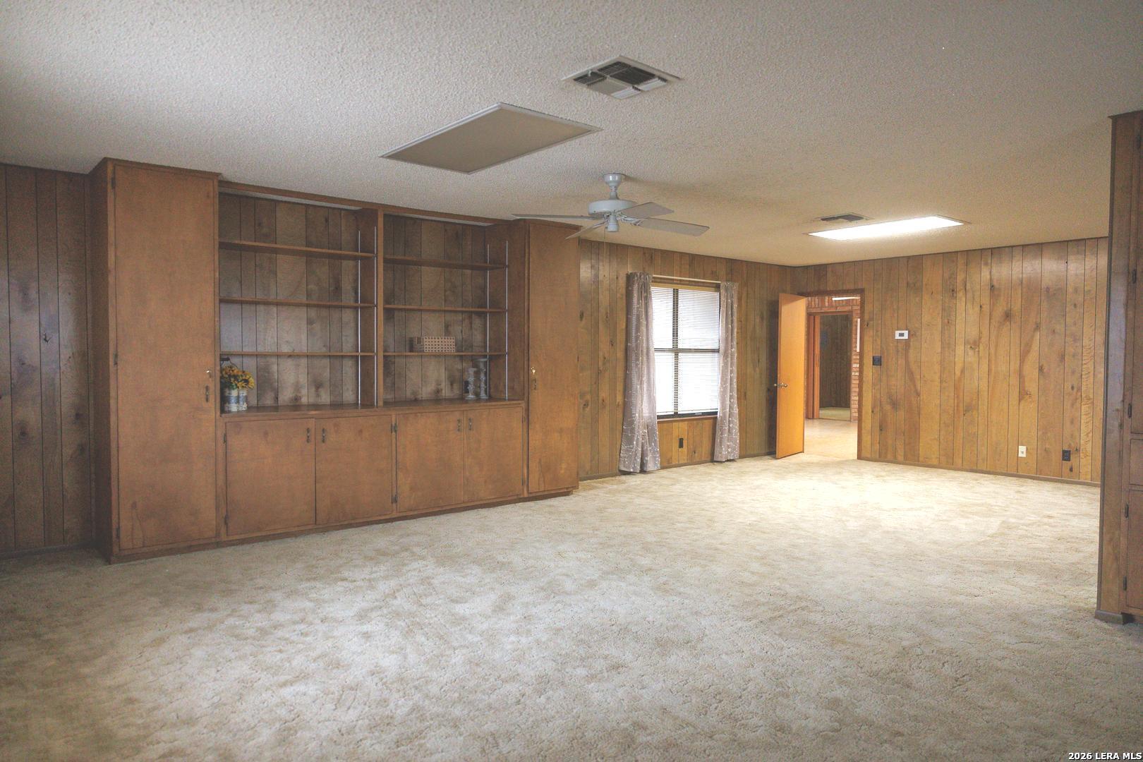 105 S Sayers Devine TX 78016