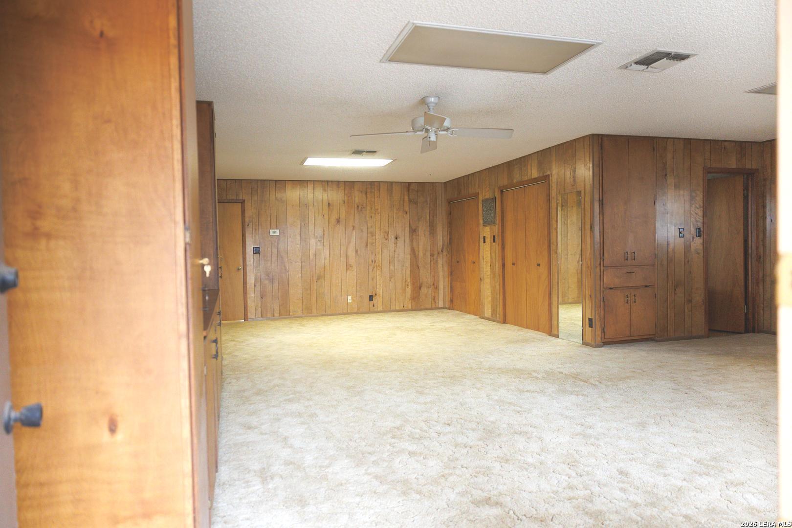 105 S Sayers Devine TX 78016