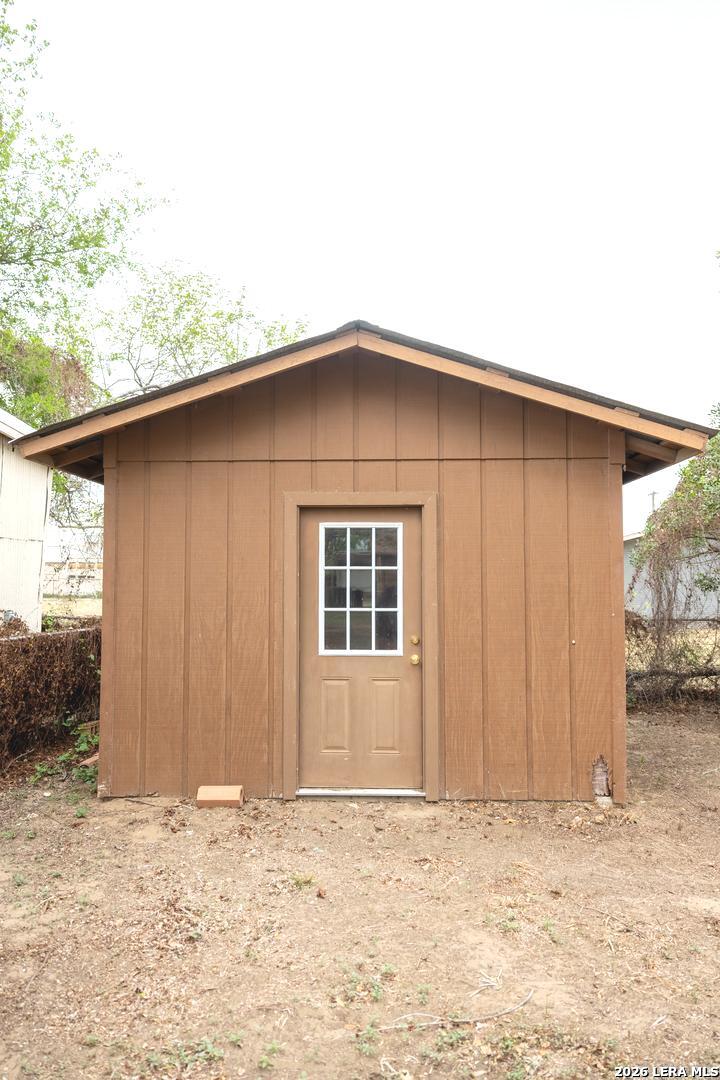 105 S Sayers Devine TX 78016