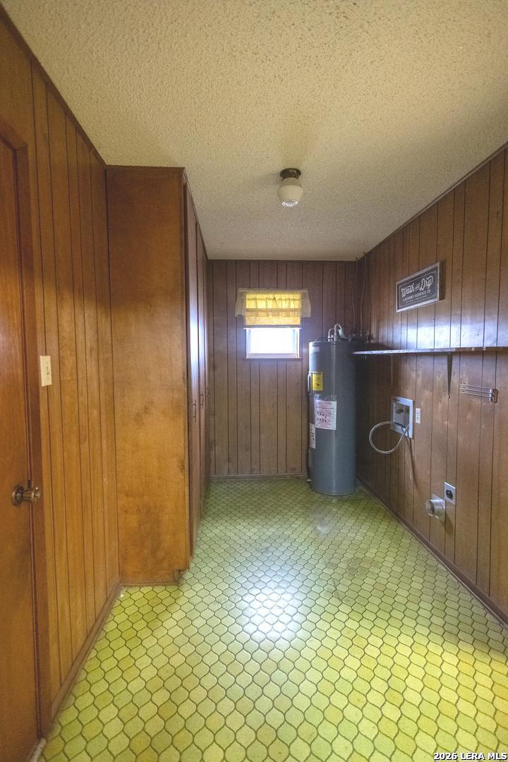 105 S Sayers Devine TX 78016