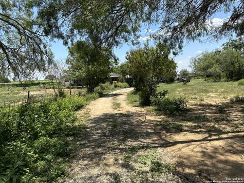 1455 Amphion Road Poteet TX 78065