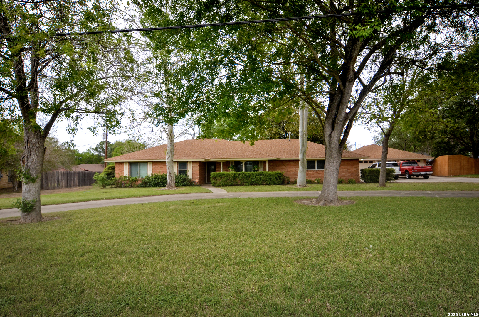 608 F Street Floresville TX 78114