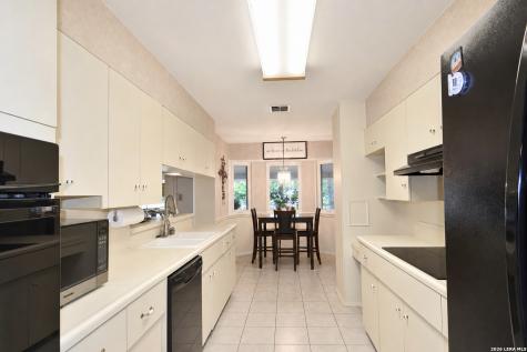 608 F Street Floresville TX 78114