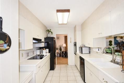608 F Street Floresville TX 78114
