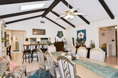 608 F Street Floresville TX 78114