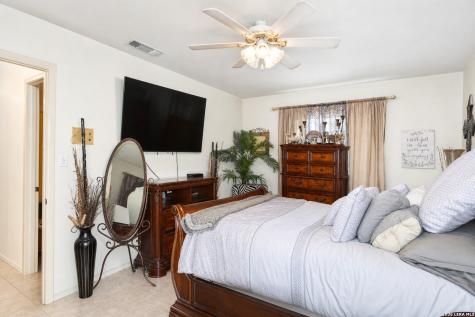 608 F Street Floresville TX 78114