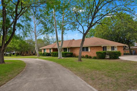 608 F Street Floresville TX 78114
