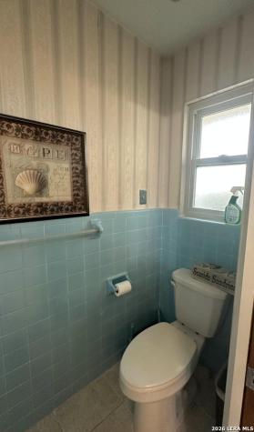 608 F Street Floresville TX 78114