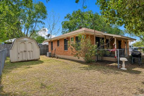 608 F Street Floresville TX 78114