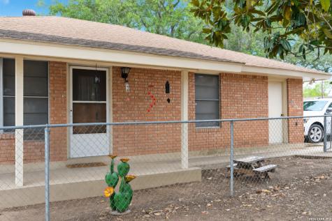 608 F Street Floresville TX 78114