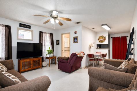 608 F Street Floresville TX 78114