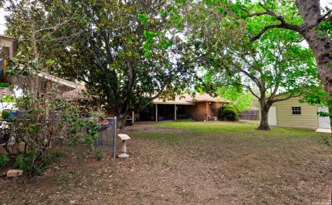 608 F Street Floresville TX 78114