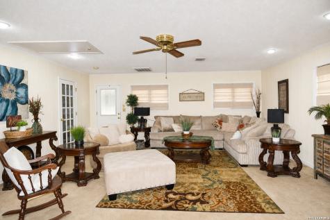 608 F Street Floresville TX 78114