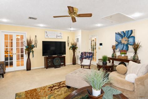 608 F Street Floresville TX 78114