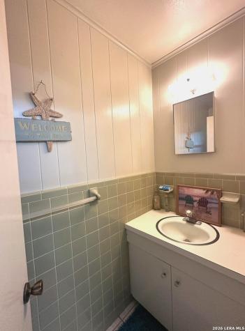 608 F Street Floresville TX 78114