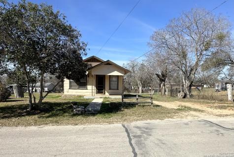 915 Standish Street Floresville TX 78114