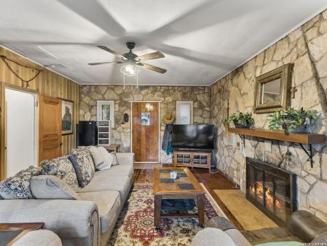 19592 Bluehill Pass Helotes TX 78023